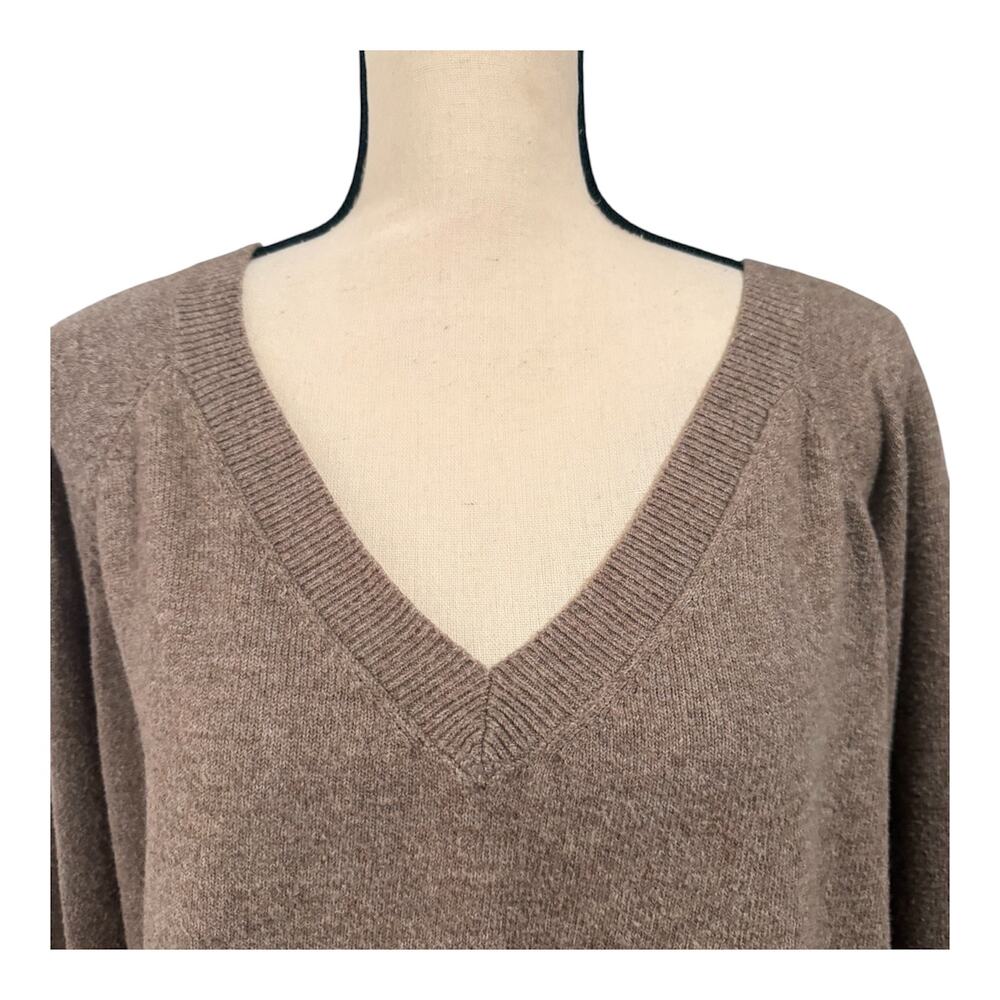 Old Navy BUNDLE 2 Women's V-Neck Sweaters Sz L Soft Cozy Layering Closet Staple - Picture 3 of 7